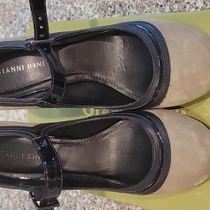 Gianni Bini Sz 8.5 Stone & Black Heels